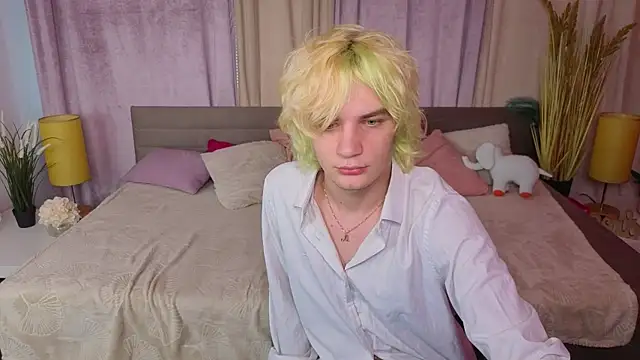 JameMilann online show from April 14, 6:18 am