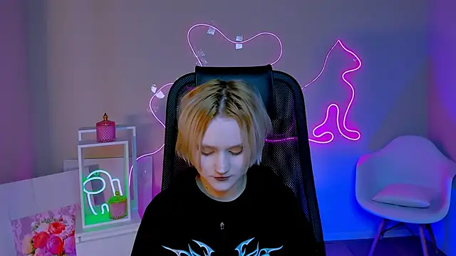 MicheleMarsh online show from April 15, 1:37 pm