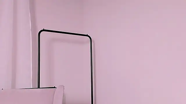 SadeHowen online show from April 9, 6:25 pm