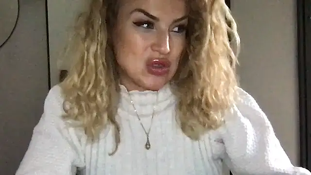 Snapshot of BlondSeduction chatting on May 19, 8:54 am BlondSeduction online show from May 19, 8:54 am