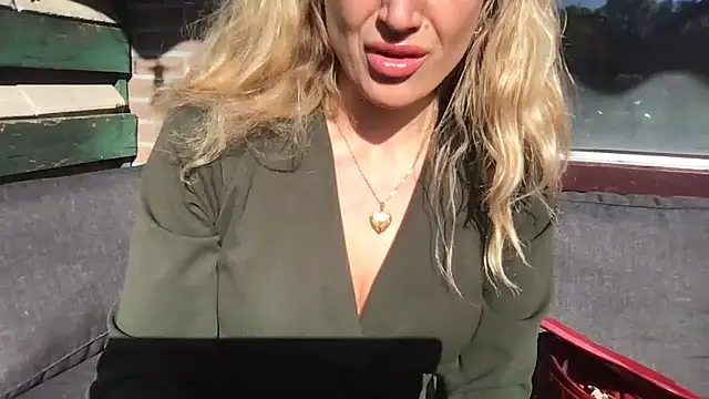 Snapshot of BlondSeduction chatting on April 21, 3:51 pm BlondSeduction online show from April 21, 3:51 pm