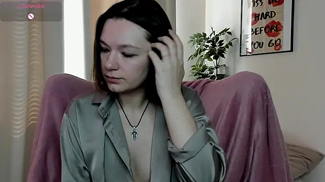 kirarogersss online show from April 11, 7:16 am