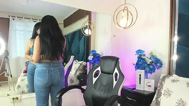 AprilMiiller online show from May 4, 2:09 pm