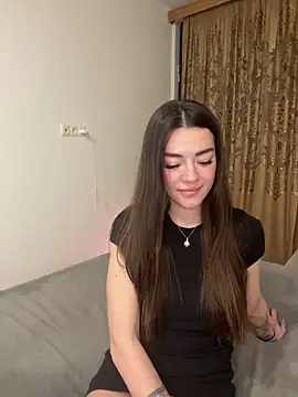 LucyVixxen online show from April 10, 6:04 pm