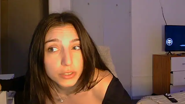 petitebelu online show from May 27, 12:23 pm