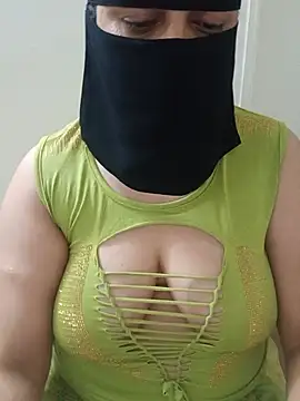 Snapshot of Amira_Egypt chatting on July 1, 8:42 pm Amira Egypt online show from July 1, 8:42 pm
