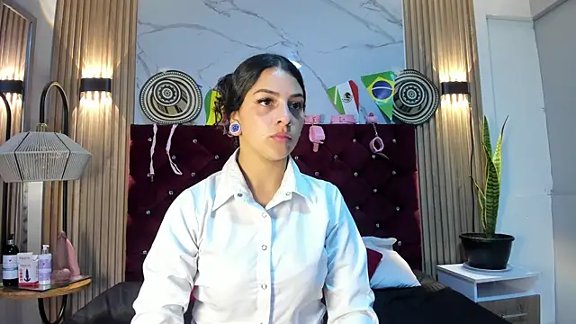 Eva-Lonx online show from July 3, 7:09 pm