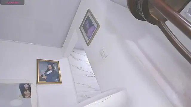 Snapshot of amazing_vivi chatting on August 1, 10:52 pm amazing vivi online show from August 1, 10:52 pm