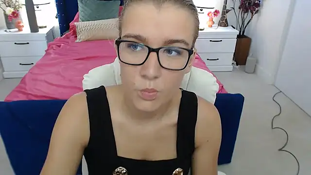Yennyloves online show from August 6, 12:55 pm