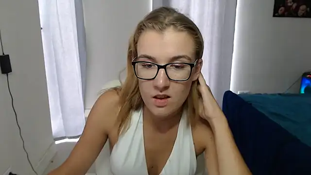 Yennyloves online show from July 3, 5:41 pm