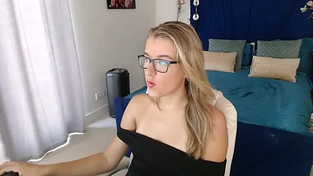 Yennyloves online show from July 26, 12:23 pm