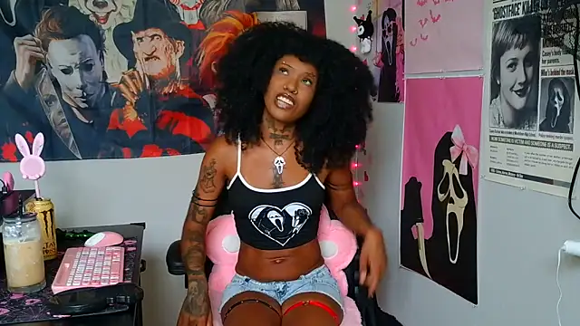 spookiebaddie online show from June 5, 10:15 pm