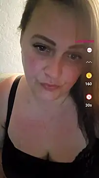 Snapshot of nika-W chatting on June 29, 8:30 pm nika-W online show from June 29, 8:30 pm