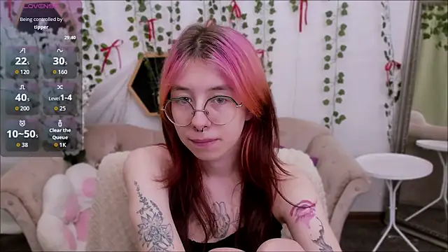 Snapshot of Alice_Nyx chatting on June 12, 8:39 pm Alice Nyx online show from June 12, 8:39 pm