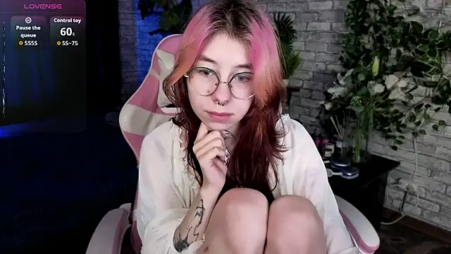 Snapshot of Alice_Nyx chatting on June 30, 8:31 pm Alice Nyx online show from June 30, 8:31 pm
