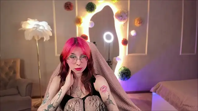 Snapshot of Alice_Nyx chatting on April 8, 8:43 pm Alice Nyx online show from April 8, 8:43 pm