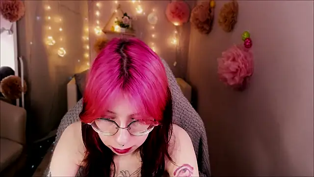 Snapshot of Alice_Nyx chatting on April 16, 8:42 pm Alice Nyx online show from April 16, 8:42 pm