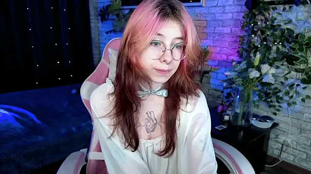 Snapshot of Alice_Nyx chatting on July 4, 8:35 pm Alice Nyx online show from July 4, 8:35 pm