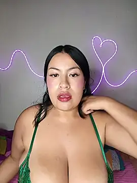 Snapshot of SerenaDupont_ chatting on May 6, 4:49 am SerenaDupont online show from May 6, 4:49 am