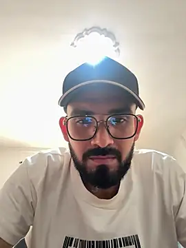 Snapshot of big_bearman chatting on June 15, 6:40 pm big bearman online show from June 15, 6:40 pm