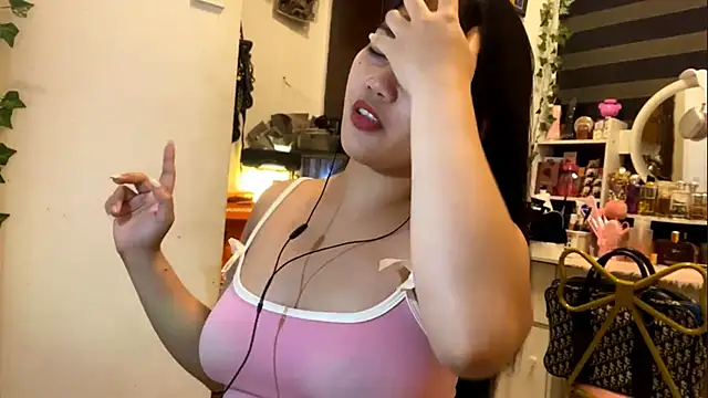 GlindaDejardin online show from April 15, 7:58 pm