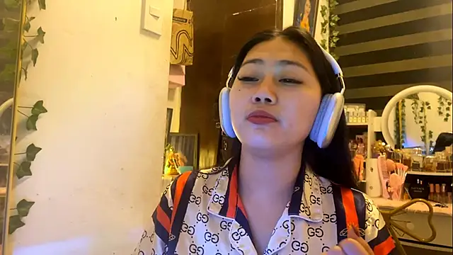 GlindaDejardin online show from May 17, 5:24 pm