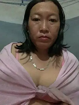 Snapshot of candy-beo chatting on May 1, 2:11 pm candy-beo online show from May 1, 2:11 pm