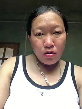 Snapshot of candy-beo chatting on May 6, 5:33 am candy-beo online show from May 6, 5:33 am