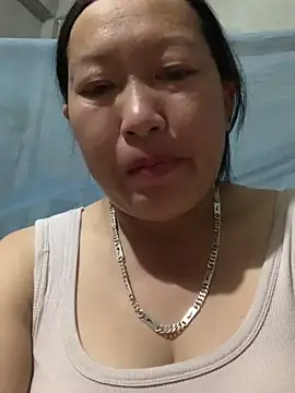Snapshot of candy-beo chatting on April 21, 5:47 am candy-beo online show from April 21, 5:47 am
