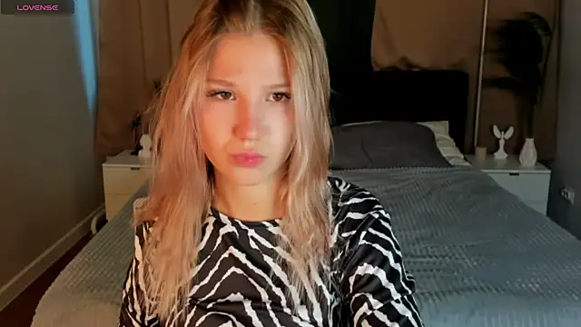 Angelina Becker online show from May 28, 1:02 am