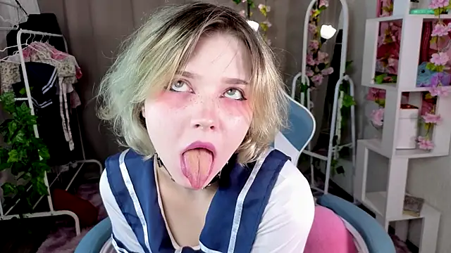 Molli fae online show from April 5, 8:10 am