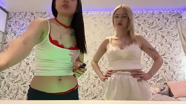 Snapshot of _mimilana_ chatting on April 8, 11:44 am mimilana online show from April 8, 11:44 am