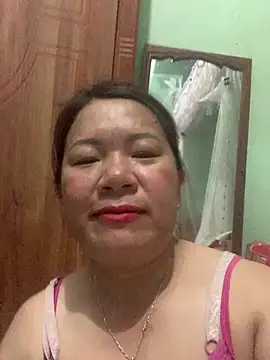 Snapshot of __Evelyn__ chatting on May 17, 1:44 pm Evelyn online show from May 17, 1:44 pm