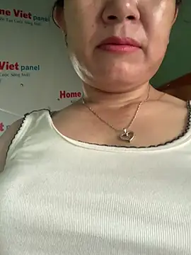   Evelyn   online show from April 6, 3:13 am