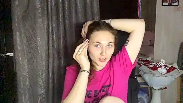 Snapshot of SophieNiktashu chatting on April 5, 12:12 pm SophieNiktashu online show from April 5, 12:12 pm