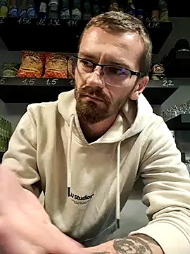jozsi1995 online show from May 3, 6:44 pm