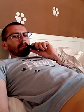 jozsi1995 online show from April 8, 7:10 am