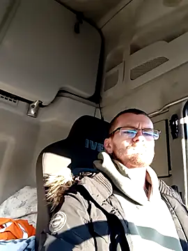 jozsi1995 online show from April 7, 4:58 am