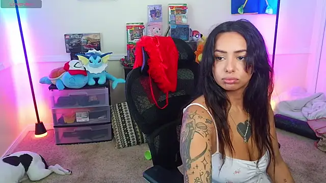 Snapshot of Controllercutie chatting on June 8, 5:35 pm Controllercutie online show from June 8, 5:35 pm