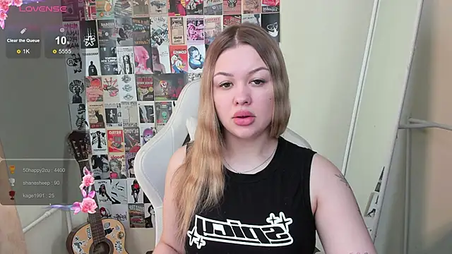 AmeliePeach online show from May 24, 4:01 am
