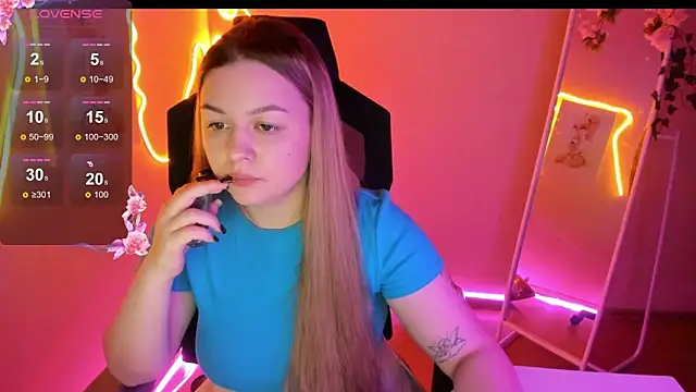 AmeliePeach online show from April 8, 3:02 pm