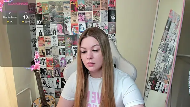 AmeliePeach online show from May 2, 1:55 am