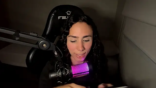 TakakoAthan online show from April 8, 11:50 pm