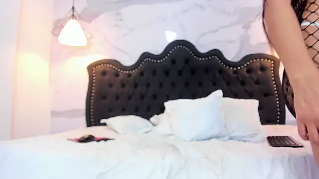 foxi cameron online show from April 16, 2:40 pm