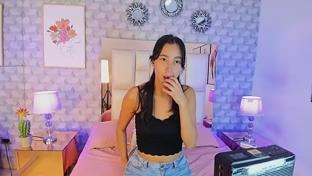 Amber Ashfang online show from May 2, 11:04 am