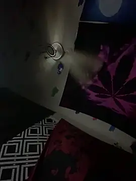 Snapshot of avery__1 chatting on April 5, 9:27 am avery 1 online show from April 5, 9:27 am