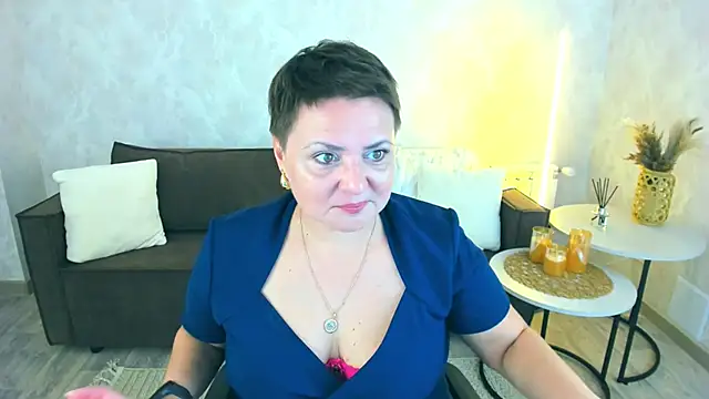 Snapshot of AnnaCorlane chatting on May 10, 3:32 am AnnaCorlane online show from May 10, 3:32 am