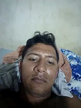 Snapshot of elverga122 chatting on April 4, 8:59 pm elverga122 online show from April 4, 8:59 pm