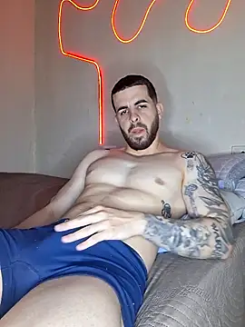 Snapshot of leoxxxgato chatting on May 15, 5:11 pm leoxxxgato online show from May 15, 5:11 pm