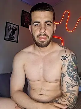 Snapshot of leoxxxgato chatting on May 1, 7:30 pm leoxxxgato online show from May 1, 7:30 pm